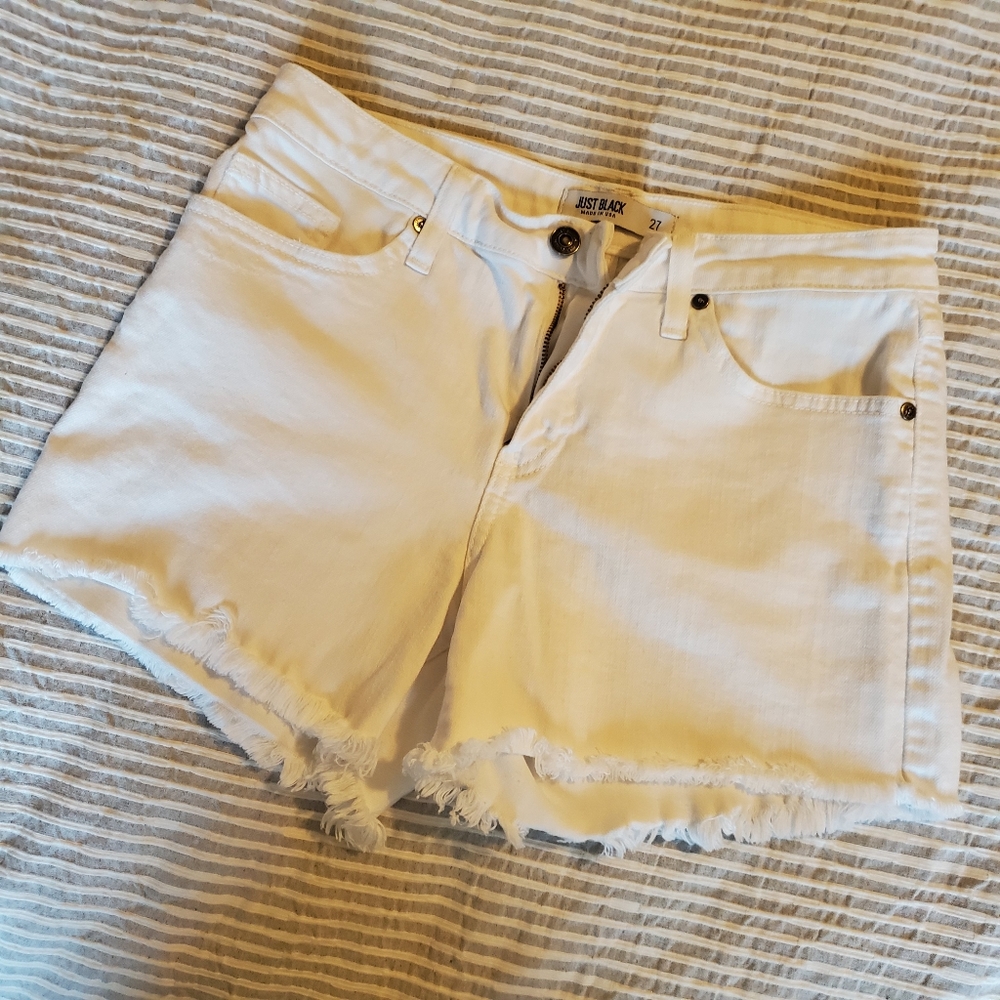 Just Black jean shorts in white